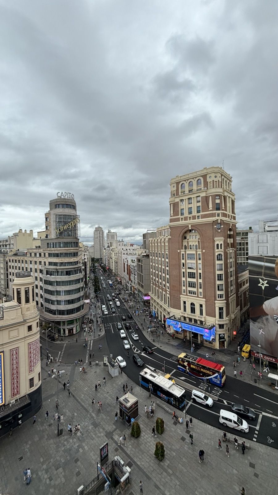 Fotografía original de Gran Vía de Madrid antes de trabajarla.