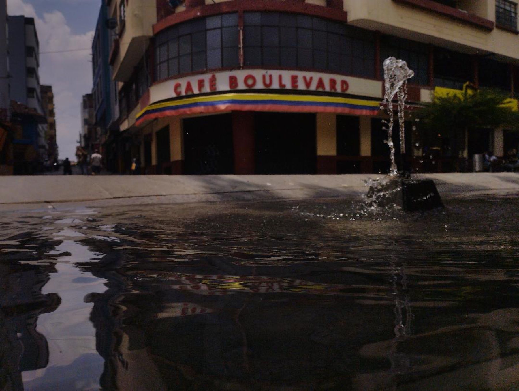 Reflejo urbano captado durante el recorrido